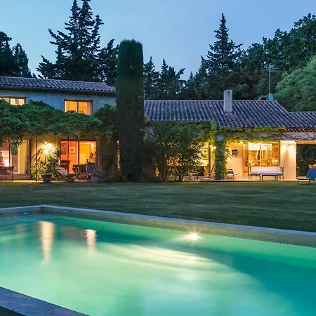 Villaoustal. Parc Arbore 4500 M2. Piscine Chauffee. Villa Carpentras