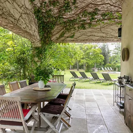 Villaoustal. Parc Arbore 4500 M2. Piscine Chauffee. * Carpentras